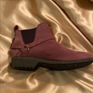 Teva Chelsea Boot- Rosy Color